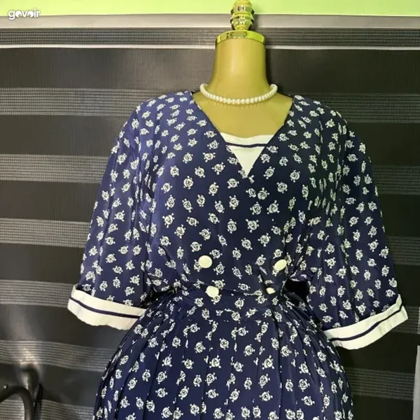 Women's tops and dresses, sizes S to 2XL, 4