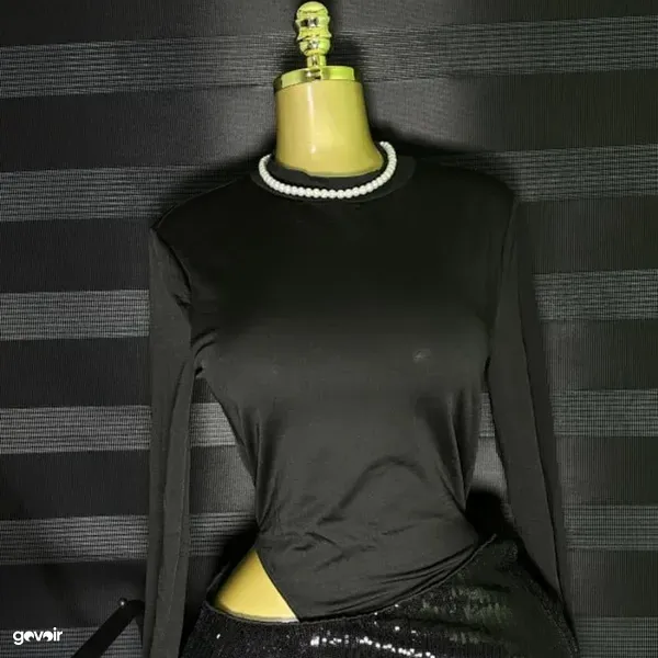 Women's tops and dresses, sizes S to 2XL, 1