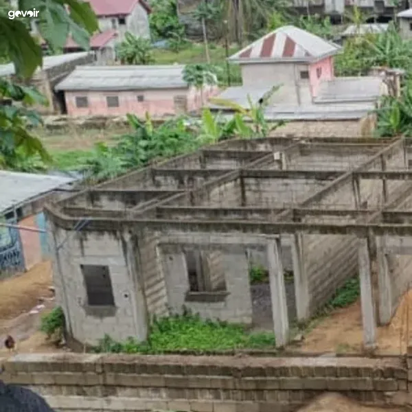 Land in Kotto, 599 m², foundation in place, 1