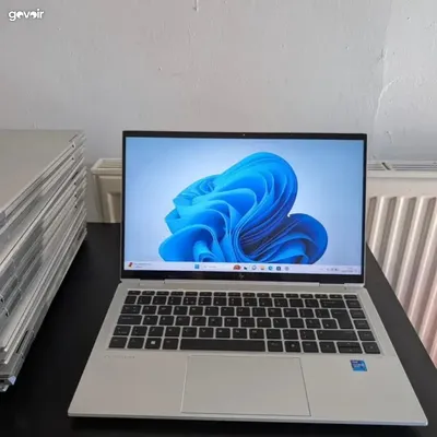 HP EliteBook x360 1040 G8, Core i5 11th gen, 16GB RAM