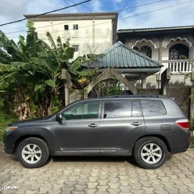 Toyota Highlander 2013 for rent in Douala, 2