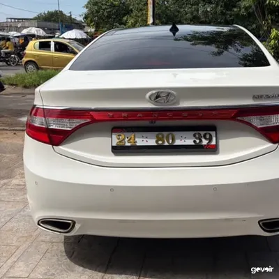Hyundai Grandeur 2015 with driver, Douala, 4