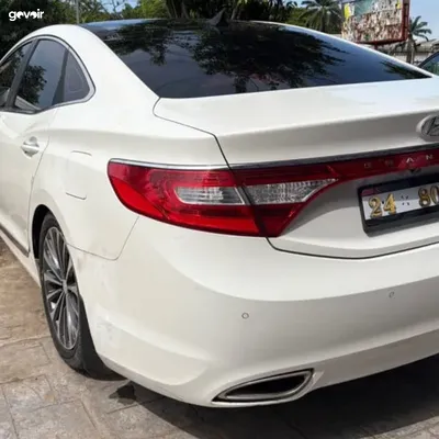 Hyundai Grandeur 2015 with driver, Douala, 3