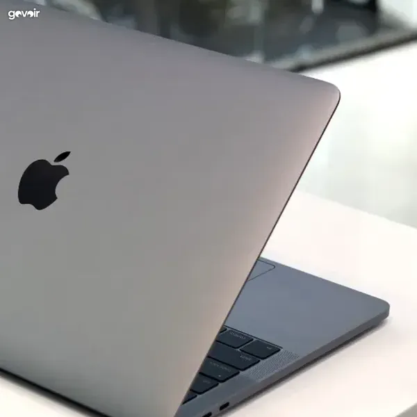 MacBook Pro 13" 2017, Core i7, 16GB RAM, 512GB SSD, 1