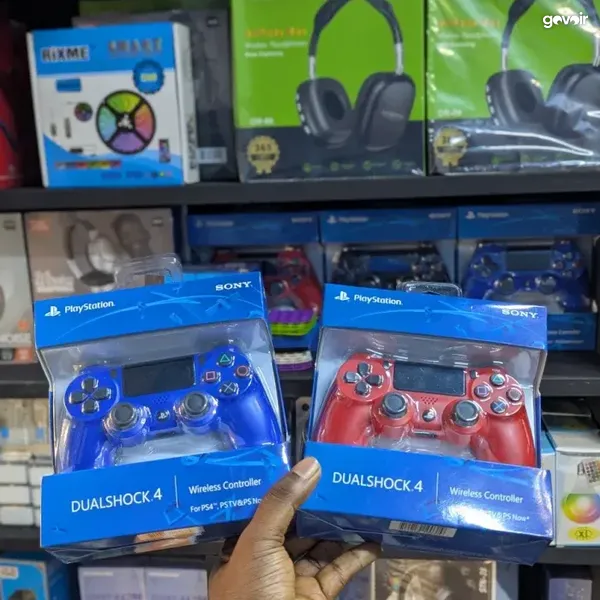 PS4 DualShock 4 wireless controller, 1