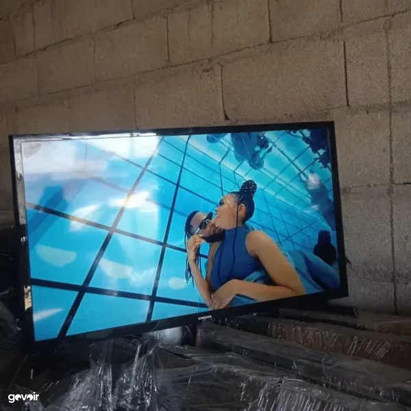 Samsung 32" LED TV, 3