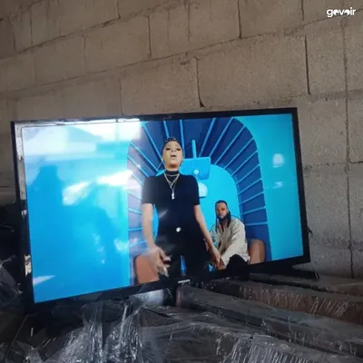 Samsung 32" LED TV, 2