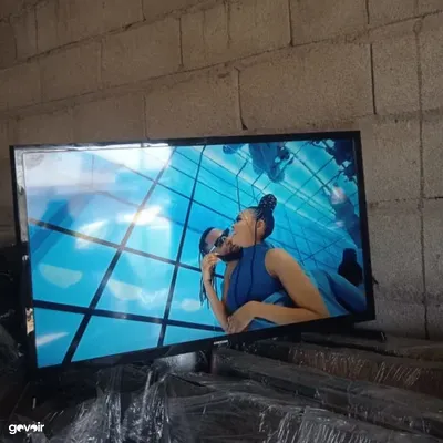 Samsung 32" LED TV, 3